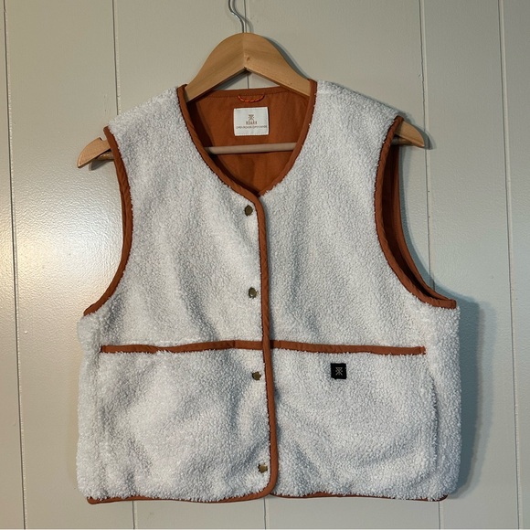 Roark Jackets & Blazers - ROARK Bandit Reversible Vest
Size small